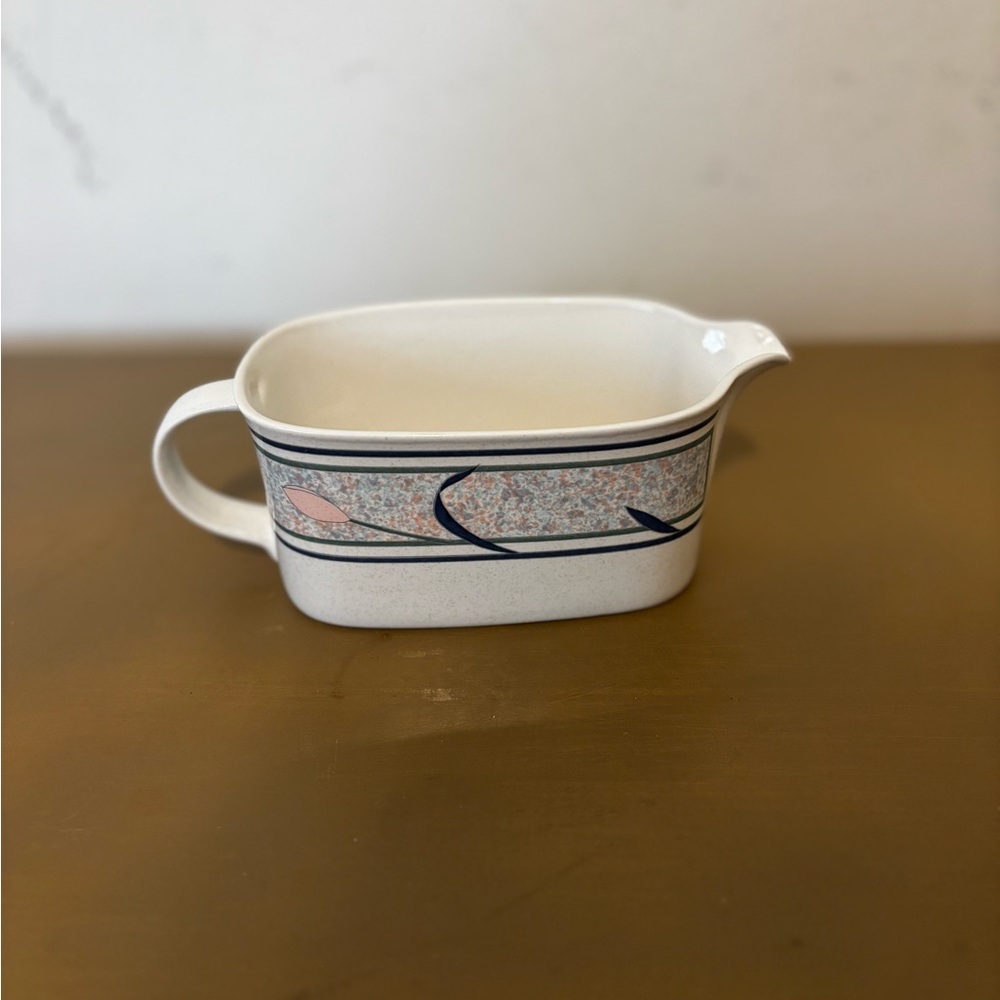 Mikasa Intaglio Speckled Off-White Ceramic Base vintage 90s